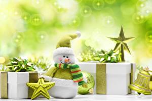 Bureaubladachtergronden Feestdagen Nieuwjaar Speelgoed Sneeuwpop Cadeau