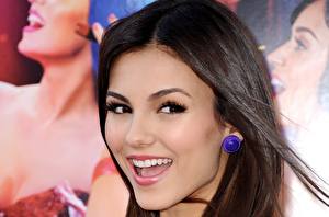 Pictures Victoria Justice Glance Smile Earrings Laughs Celebrities