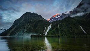 Картинки Водопады Гора Река Новая Зеландия Bowen Fiordland Природа