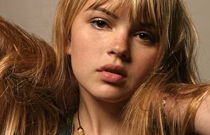 Bakgrundsbilder på skrivbordet Aimee Teegarden Ögon Ser Blond tjej Ansikte Hår Unga_kvinnor