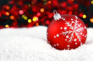 Фото Праздники Новый год Красный Шарики Снег Снежинки