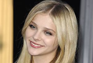 Hintergrundbilder Chloe Grace Moretz Augen Blick Lächeln Gesicht Blond Mädchen Haar Zähne Prominente