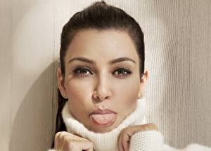 Bureaubladachtergronden Kim Kardashian Ogen Gezicht Kijkt Brunette meisje Beroemdheden