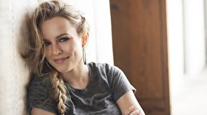 Hintergrundbilder Bridgit Mendler Starren Gesicht Lächeln Ohrring Haar Musik Prominente Mädchens