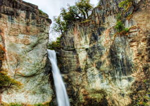 Bakgrundsbilder på skrivbordet Ett vattenfall Berg Argentina HDR Natur