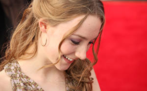 Bureaubladachtergronden Saoirse Ronan Gelaat Glimlach Donkerblond Oorbellen Haar Beroemdheden