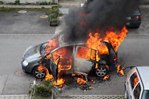 Bakgrundsbilder på skrivbordet Flamme Katastrofer automobil
