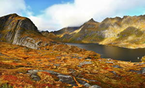 Papel de Parede Desktop Lago Montanha Noruega Grama Agvatnet Naturaleza