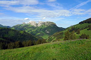 Tapety na pulpit Góry Szwajcaria Niebo Zielony Trawa Chmury Gastlosen Natura