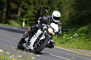 Bakgrundsbilder på skrivbordet BMW - Motorcyklar Motorcyklist K1300R Motorcyklar