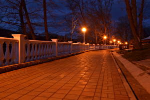 Фотография Парки Уличные фонари Тротуар Плитка Ночь Горячий Ключ Краснодарский край Города