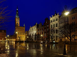 Bakgrundsbilder på skrivbordet Polen Byggnader Gdańsk Natt Stadsgata Gatubelysning Städer