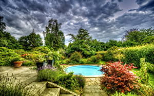 Bureaubladachtergronden Tuin Hemelgewelf Zwembad Wolken HDR Natuur