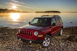 Photo Jeep Coast Stones Headlights Rays of light Front Red Wine color 2014 Patriot Cars Nature
