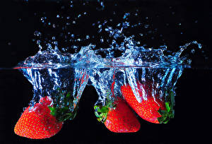 Fondos de escritorio Frutas Fresas Agua Gota de agua comida