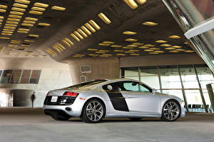 Bureaubladachtergronden Audi Zilveren kleur Zijaanzicht 2010 r8 quattro automobiel