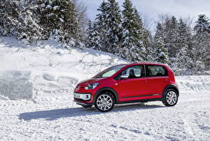 Картинка Фольксваген Снеге Красный Сбоку 2013 Volkswagen Cross Up авто