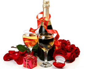 Bakgrundsbilder på skrivbordet Rosor Drycker Champagne Vinglas Band textil Gåva Flaskor blomma