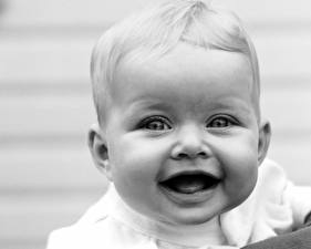 Sfondi desktop Il neonato Colpo d'occhio Sorriso Risata Bambini