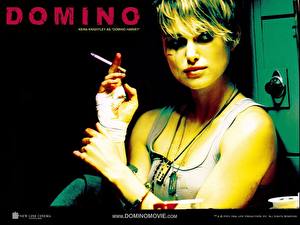 Bureaubladachtergronden Domino (2005)