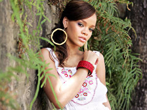 Bureaubladachtergronden Rihanna