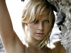 Tapety na pulpit Charlize Theron